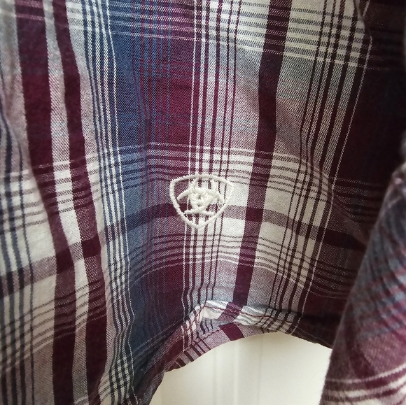 ARIAT Embroidered Lightweight Plaid Button Up Top - Picture 4 of 9